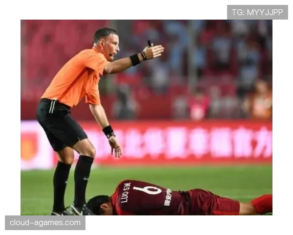 禁区外犯规判罚规则及裁判执行细节解析