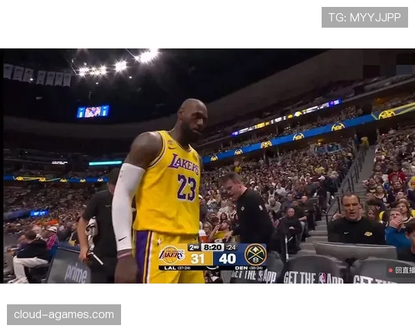 詹姆斯·沃西通过中距离单打拉开空间提升湖人进攻效率