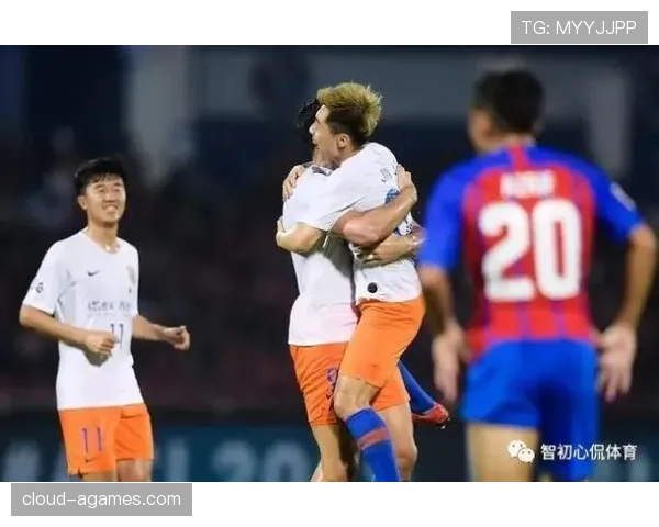 坎通纳回撤接应主导进攻，关键战撕开防线对比昔日孤胆英雄角色